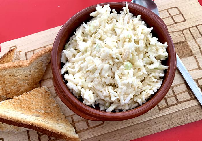 Homemade knolselderij salade
