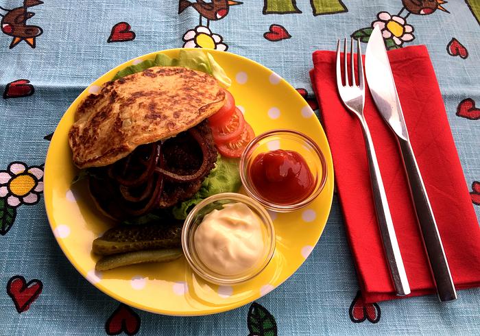 Pannenkoek met hamburger