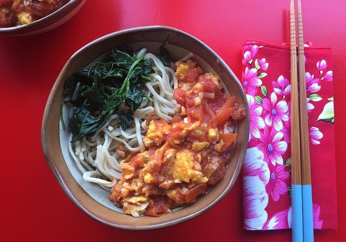 Noedels met ei & tomatensaus