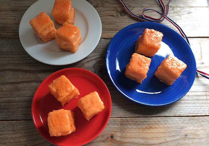 Oranje fondant fancies