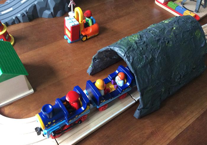 We maken een treintunnel