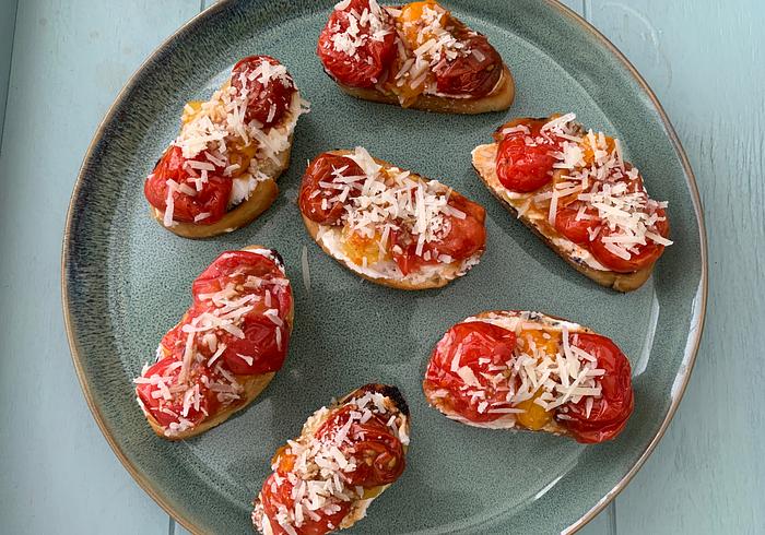 Crostini met heirloom tomaten