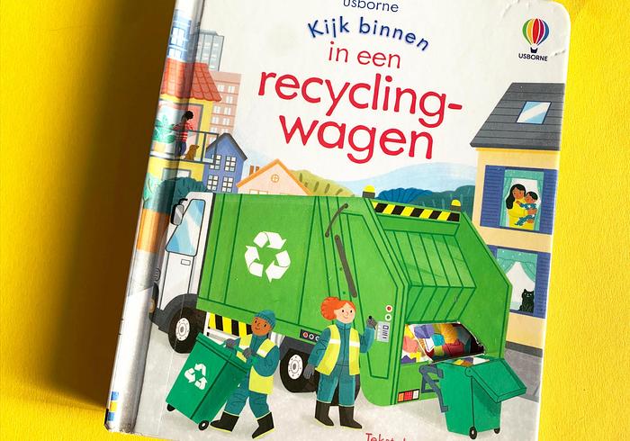 Kijk binnen in Een Recyclingwagen